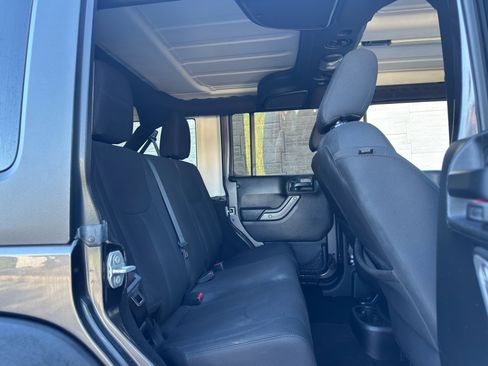 Used 2018 Jeep Wrangler Unlimited Sport S image 32