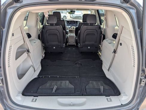 Used 2022 Chrysler Pacifica Touring-L FWD image 27