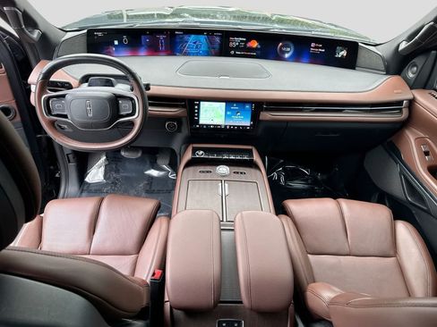 Used 2025 Lincoln Navigator Reserve AWD/4WD image 22