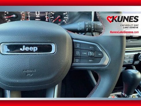 Used 2025 Jeep Compass Trailhawk image 44