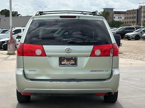 Used 2010 Toyota Sienna LE image 6