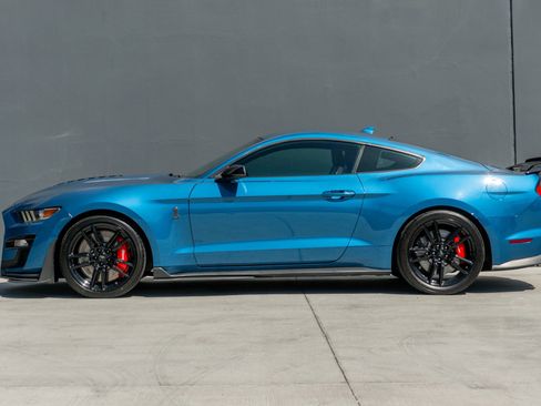 Used 2021 Ford Mustang Shelby GT500 w/ Technology Package RWD image 2