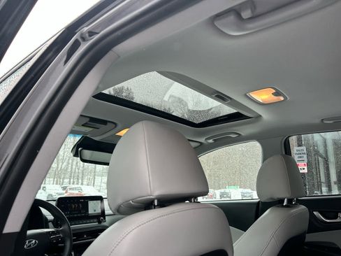 Used 2022 Hyundai Kona Limited image 27