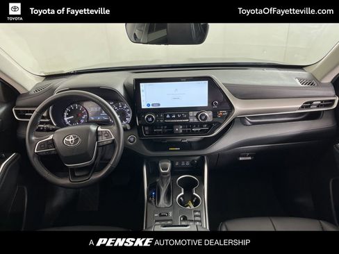 Used 2023 Toyota Highlander XLE image 22