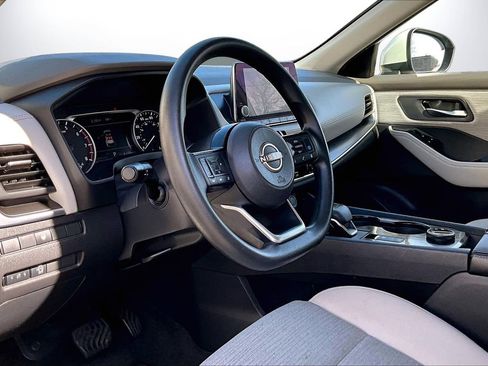 Used 2023 Nissan Rogue SV image 18