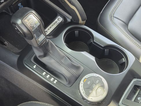 Used 2025 Ford Bronco Badlands AWD/4WD image 29