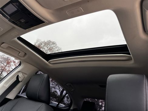 Used 2025 Lexus ES 300h w/ Premium Package image 22