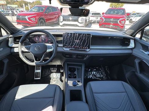 New 2026 Volkswagen Tiguan SE R-Line FWD image 16