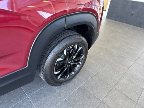 Used 2023 Chevrolet TrailBlazer LT FWD image 11
