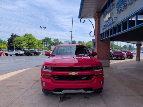 Used 2018 Chevrolet Silverado 1500 LT w/ All Star Edition AWD/4WD image 9
