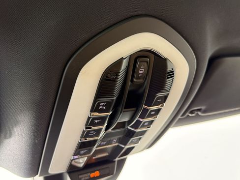 Certified 2023 Porsche Macan AWD/4WD image 19
