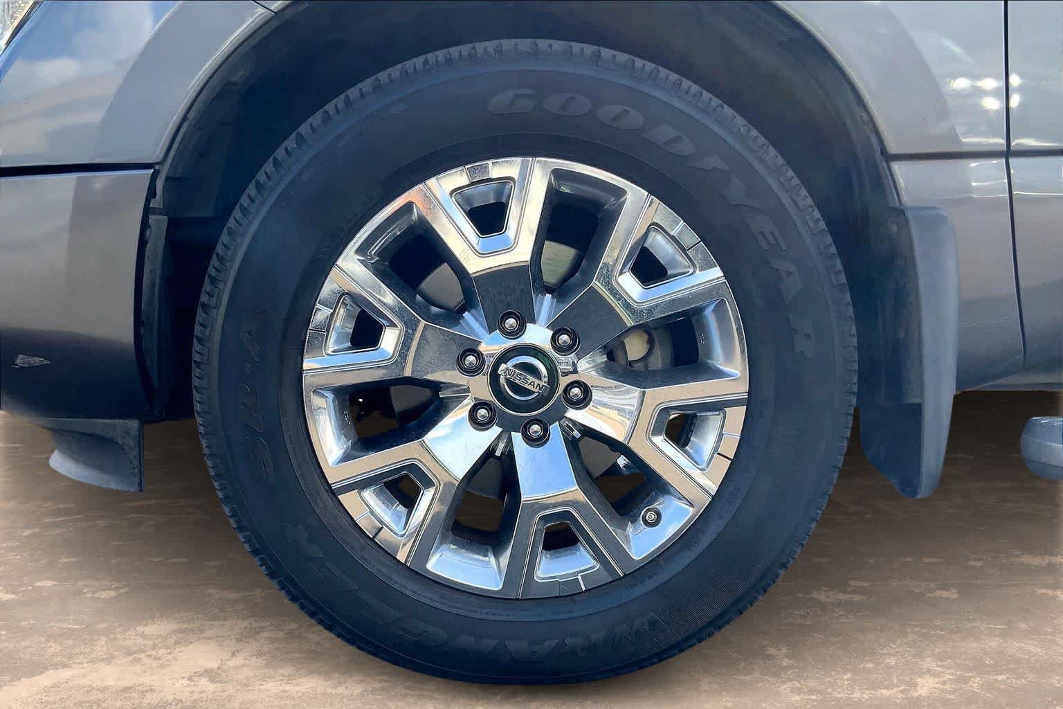 Used 2020 Nissan Titan SV w/ SV Convenience Package RWD image 8