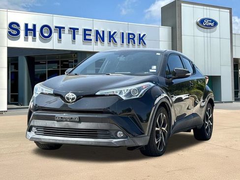 Used 2018 Toyota C-HR XLE FWD image 3