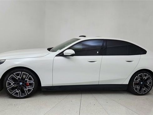 Used 2025 BMW i5 eDrive40i w/ M Sport Package image 3