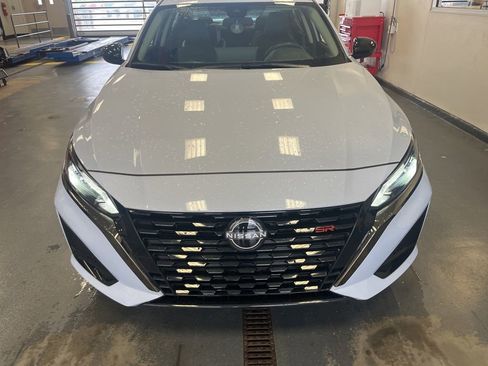 Used 2023 Nissan Altima 2.5 SR w/ SR Premium Package FWD image 10