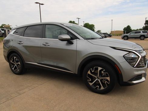 Used 2024 Kia Sportage EX FWD image 3