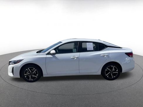 Used 2025 Nissan Sentra SV image 9