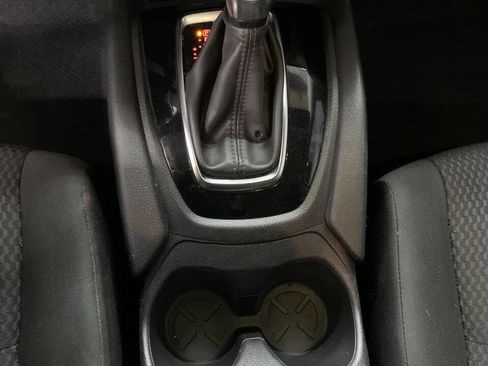 Used 2019 Nissan Rogue Sport S image 12