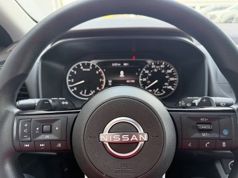 Certified 2022 Nissan Rogue SV image 16