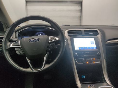 Used 2020 Ford Fusion SEL FWD image 22