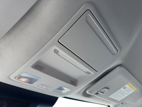 New 2025 Ford Maverick XLT image 18