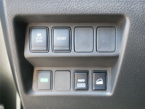 Used 2016 Nissan Rogue SV AWD/4WD image 26