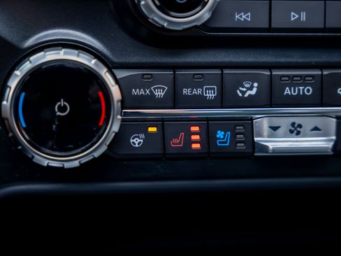 Used 2024 Ford F450 Platinum w/ FX4 Off-Road Package image 19