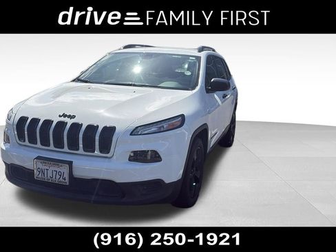 Used 2017 Jeep Cherokee Sport FWD image 1