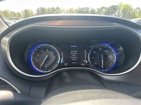 Used 2021 Chrysler Pacifica Touring-L image 21