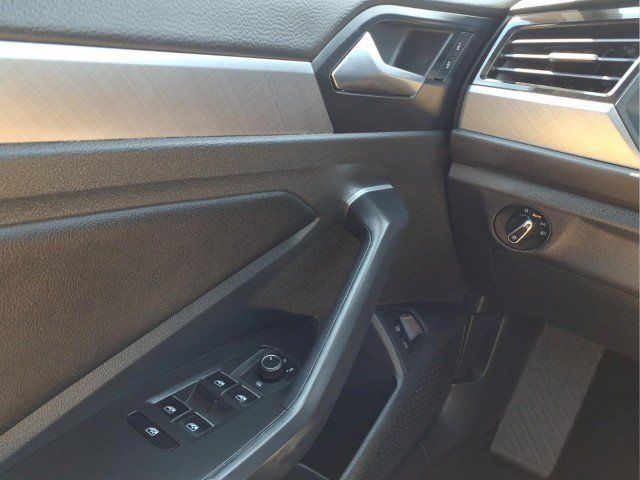 Certified 2023 Volkswagen Jetta SE FWD image 24