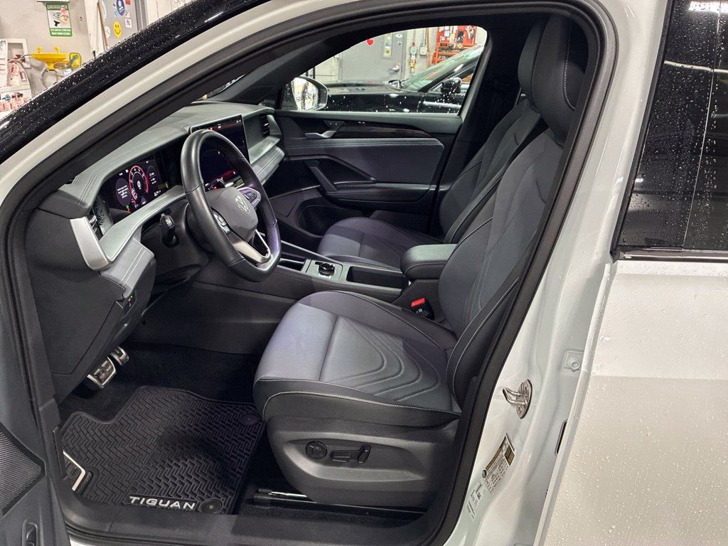 Used 2026 Volkswagen Tiguan SE R-Line w/ Tiguan Adventure Package AWD/4WD image 11