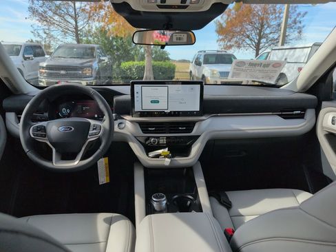 New 2026 Ford Explorer Active w/ Active Comfort Package image 8