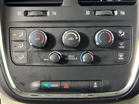 Used 2019 Dodge Grand Caravan SE FWD image 22