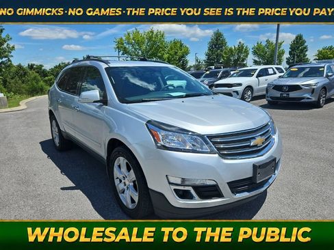 Used 2017 Chevrolet Traverse LT w/ Style and Technology Package FWD image 1