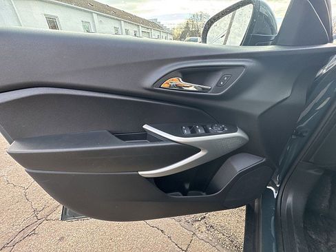 Used 2025 Chevrolet Trax LS w/ LS Convenience Package image 10