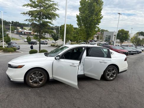 Used 2023 Honda Accord EX image 18