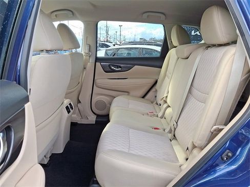 Used 2020 Nissan Rogue SV image 10