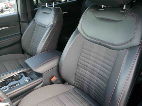 Used 2025 Ford Explorer ST-Line image 28