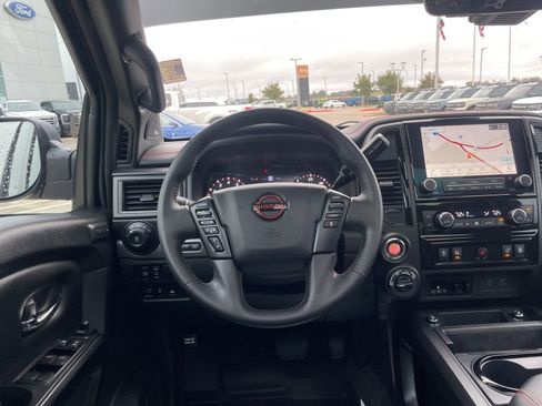 Used 2024 Nissan Titan PRO-4X w/ Pro-4x Convenience Package image 15