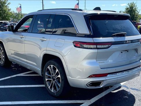 Used 2023 Jeep Grand Cherokee Overland w/ Luxury Tech Group IV AWD/4WD image 2