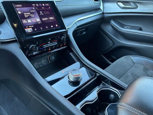 Used 2023 Jeep Grand Cherokee L Altitude image 44