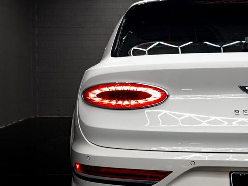 Used 2024 Bentley Bentayga AWD/4WD image 21