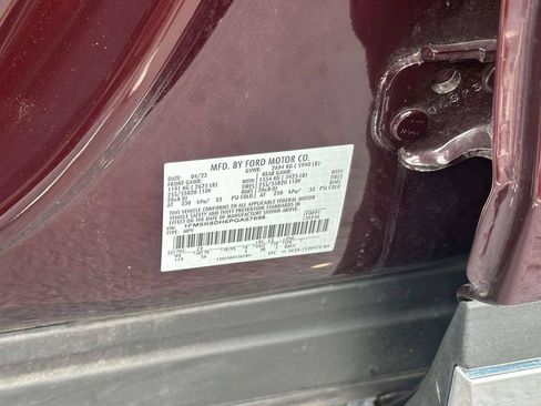 Used 2023 Ford Explorer XLT w/ Equipment Group 202A AWD/4WD image 19