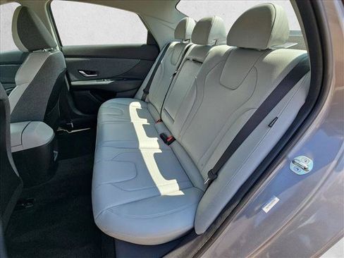 Used 2025 Hyundai Elantra Limited FWD image 18