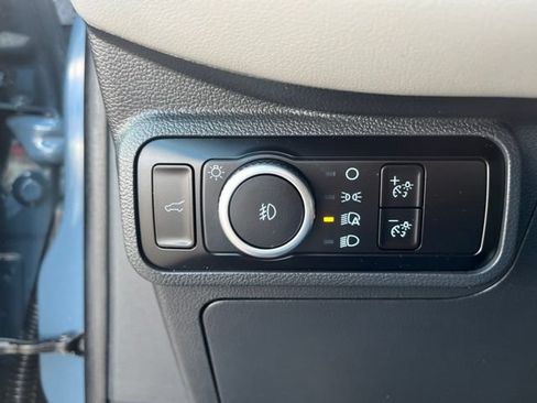 Used 2026 Ford Explorer Active w/ Active Comfort Package RWD image 16