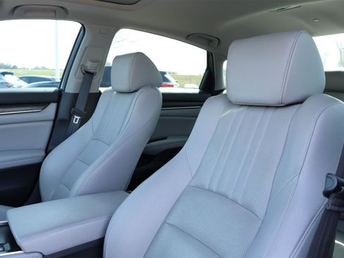 Used 2020 Honda Accord Touring image 11