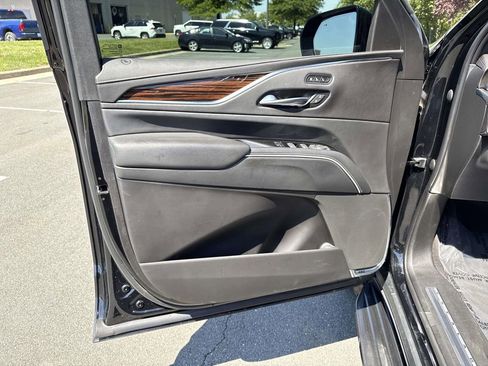 Used 2023 Cadillac Escalade ESV Premium Luxury AWD/4WD image 28