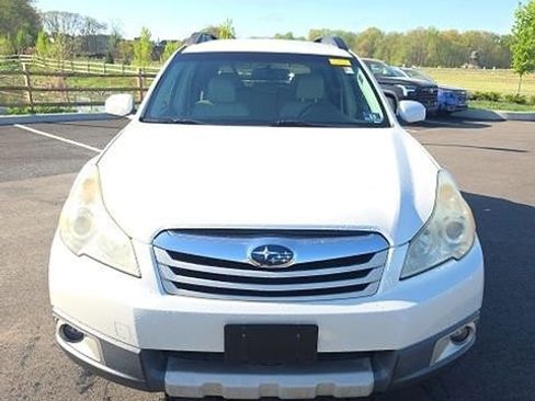 Used 2010 Subaru Outback 3.6R Limited image 2