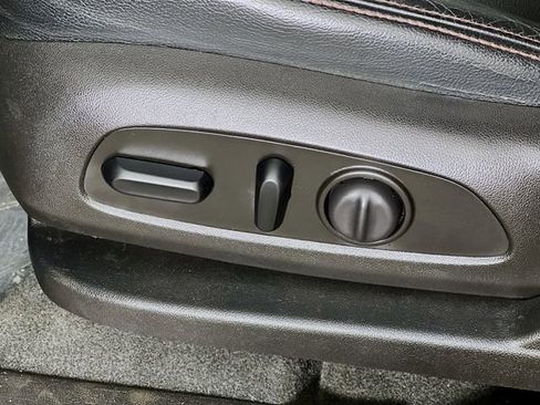 Used 2018 Chevrolet Equinox Premier image 11