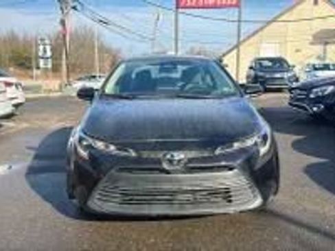 Used 2025 Toyota Corolla LE FWD image 2